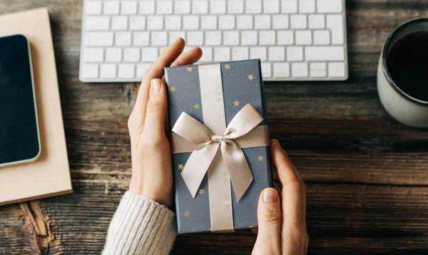 How Corporate Gifting Programs Maximize Your Marketing ROI